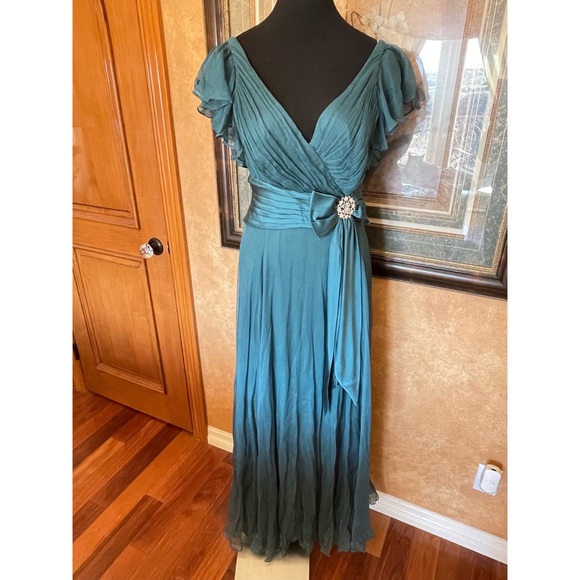Tadashi Shoji Dresses & Skirts - Tadashi Teal Gown size 8